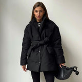 Neue kurze Winter-Parkas-Frauen-warme Daunen-Baumwolljacke-weibliche beiläufige lose Outwear ein Gürtel mit Baumwolle gefütterter Mantel