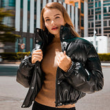 Invierno cálido grueso PU abrigos de cuero Mujer Parkas cortas moda negro algodón acolchado Lady Down Jacket elegante cremallera ropa 2022